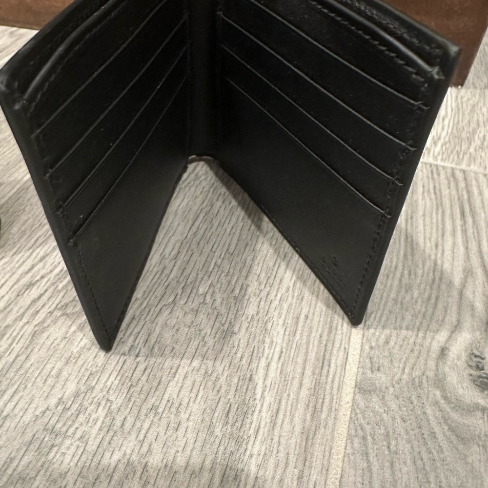 Brand new Gucci GG Mens Canvas Bifold Wallet. Still in Gucci box w/dust bag. - Picture 5 of 9